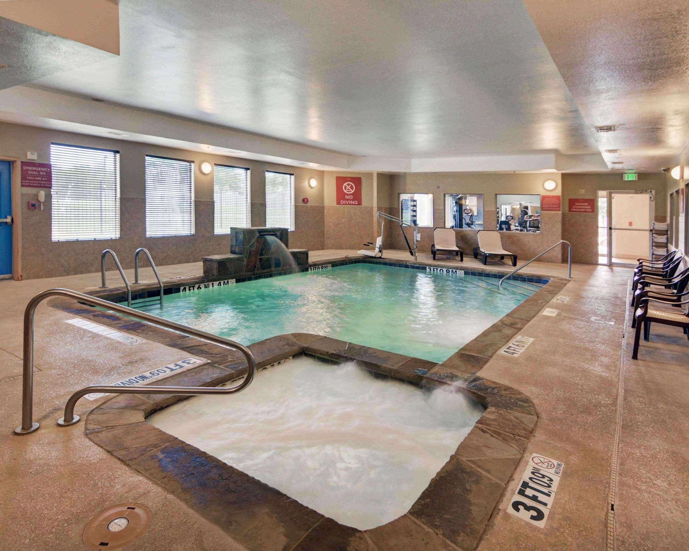Comfort Suites Fort Worth South Bagian luar foto