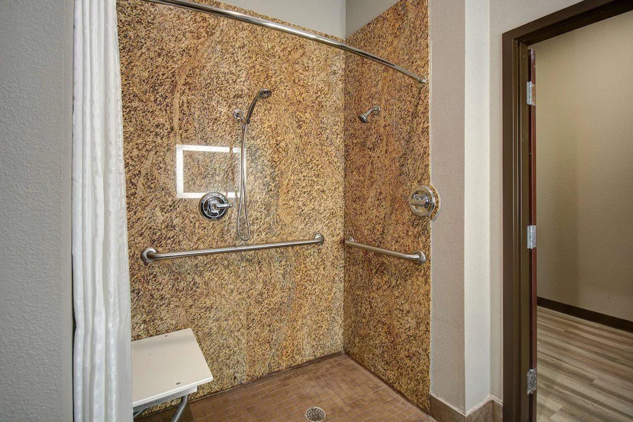 Comfort Suites Fort Worth South Bagian luar foto